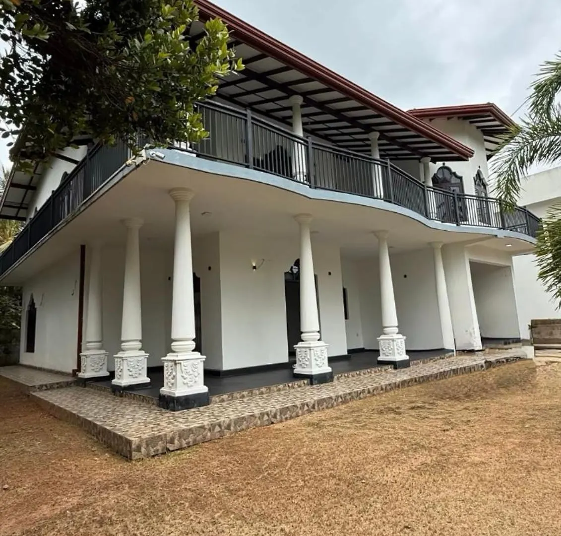 Amaya Lagoon Villa نيجومبو